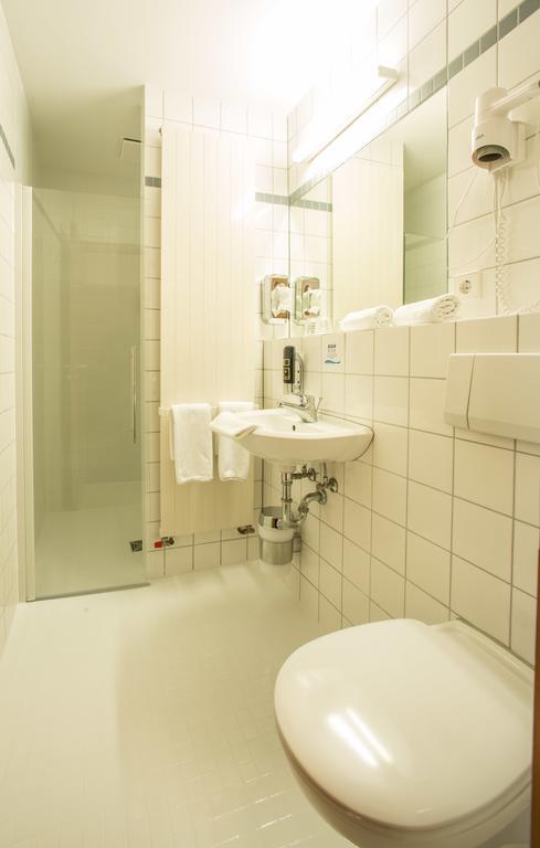 Hotel An Der Waldstrasse Groß-Zimmern الغرفة الصورة