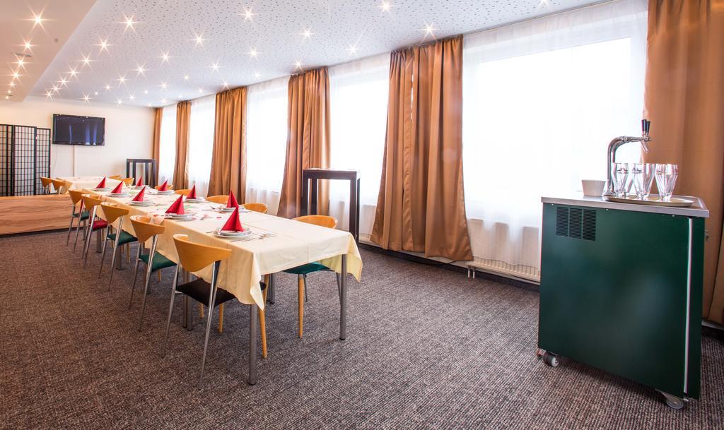 Hotel An Der Waldstrasse Groß-Zimmern المظهر الخارجي الصورة